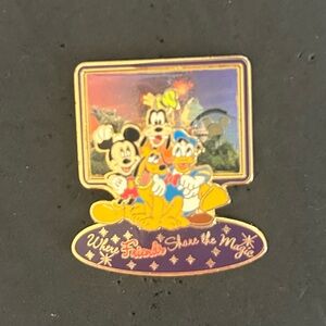 Disney DLR Where Friends Share the Magic FAB 4 3D Pin Mickey Donald Goofy Pluto